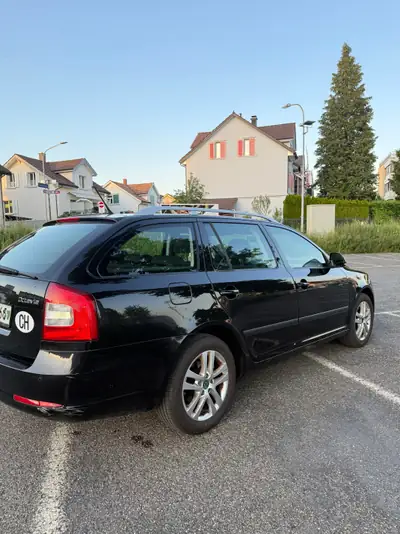 Skoda Octavia Combi 1.8 TSI — Polyvalence 4x4 et motorisation puissante — Miniature 9