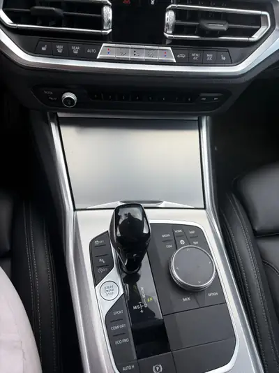 BMW 330i xDrive Touring 2022 — Berline familiale performante, 83 000 km seulement — Detail