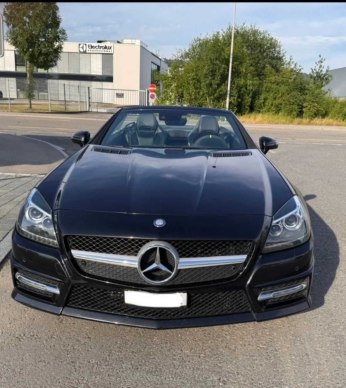 Mercedes-Benz SLK 250 — Cabriolet sportif Carbon Look, 204 PS dynamiques — Außenansicht