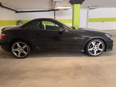 Mercedes-Benz SLK 250 — Cabriolet sportif Carbon Look, 204 PS dynamiques — Detail