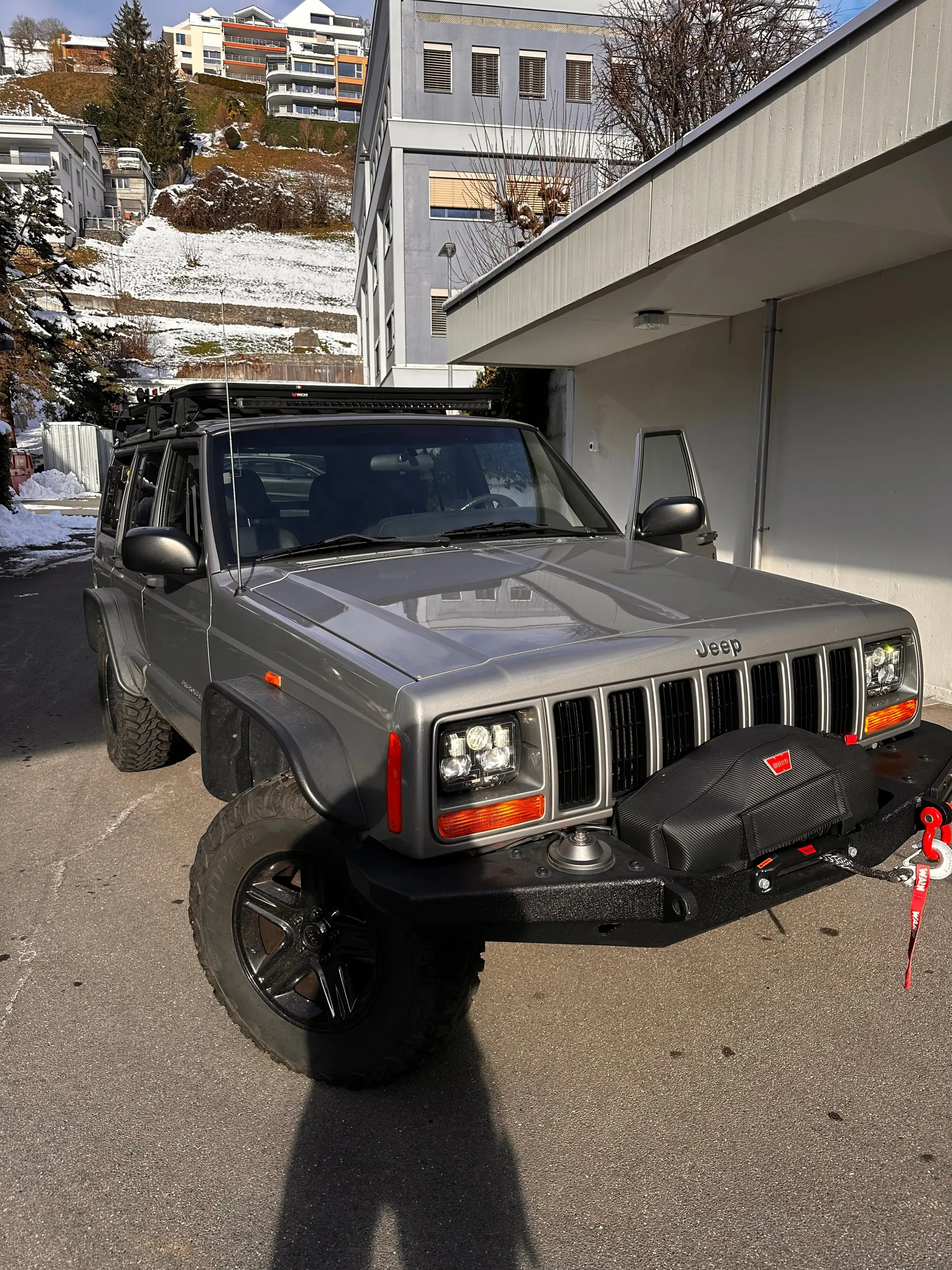 Jeep Cherokee 4.0 Limited Freedom — SUV robuste et spacieux, sans accident — vue extérieure
