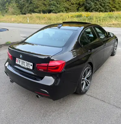 BMW 340i xDrive — Berline sportive premium, impeccable et fraîchement révisée — vista posteriore