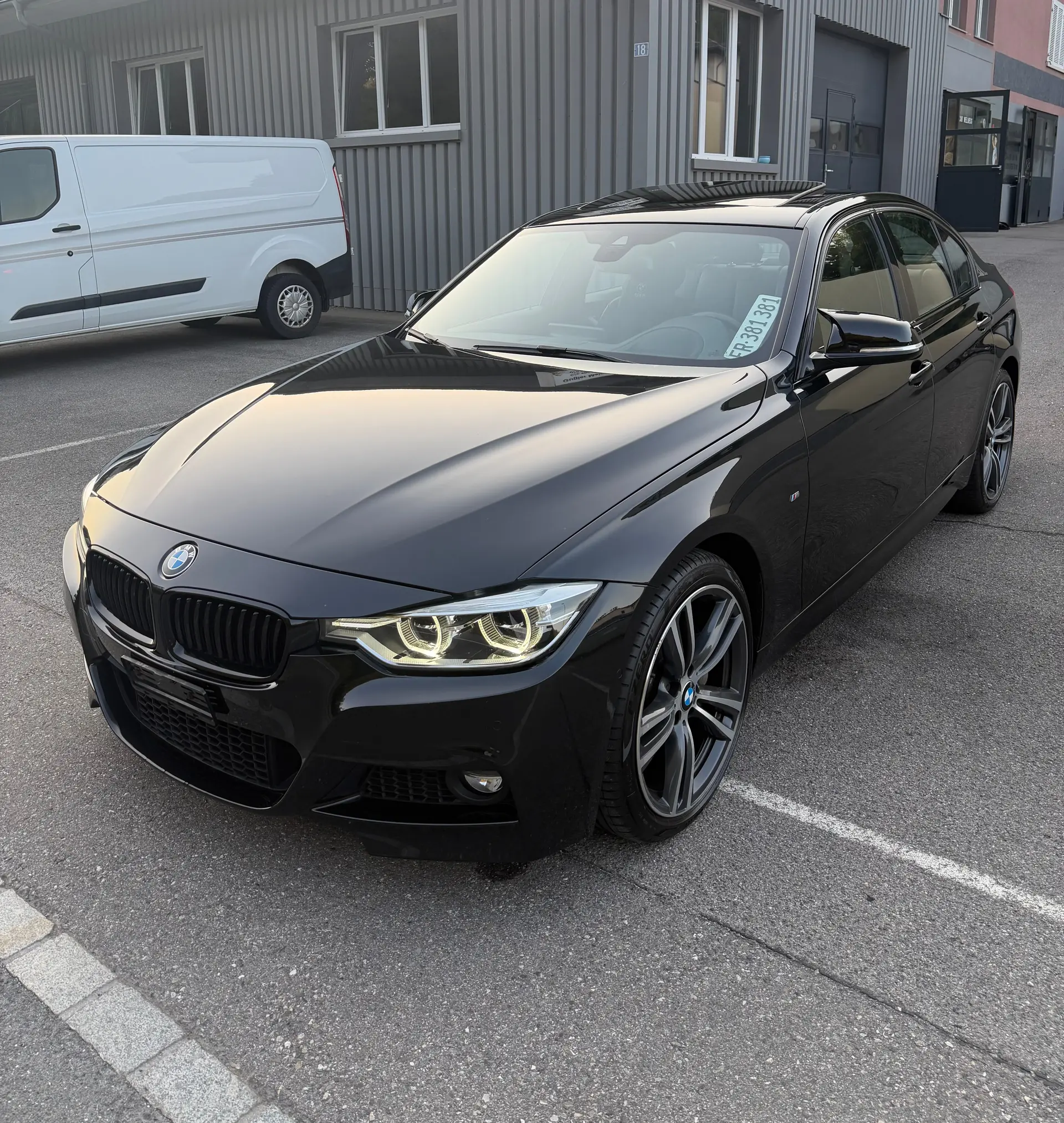 BMW 340i xDrive — Berline sportive premium, impeccable et fraîchement révisée — vista esterna