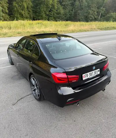 BMW 340i xDrive — Berline sportive premium, impeccable et fraîchement révisée — fianco