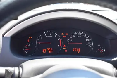 Nissan Pathfinder 2.5 dCi Platinum — SUV 7 places robuste, diesel économique — Miniatura 9