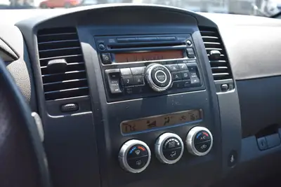 Nissan Pathfinder 2.5 dCi Platinum — SUV 7 places robuste, diesel économique — Miniatura 10