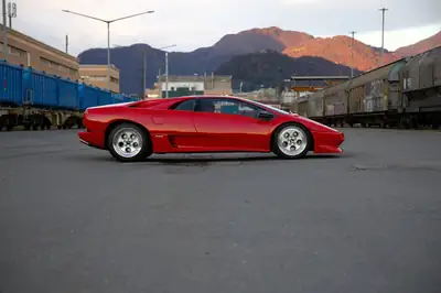 Lamborghini Diablo 1ère Génération — La légende des années 90 en Rosso Diablo, 1100 km seulement — Außenansicht