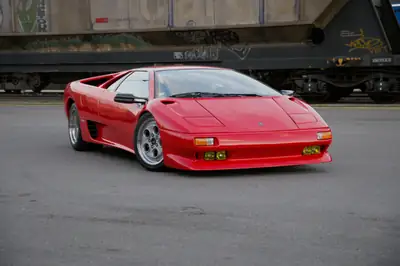 Lamborghini Diablo 1ère Génération — La légende des années 90 en Rosso Diablo, 1100 km seulement — Heckansicht