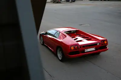 Lamborghini Diablo 1ère Génération — La légende des années 90 en Rosso Diablo, 1100 km seulement — Detail