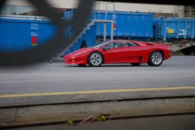 Lamborghini Diablo 1ère Génération — La légende des années 90 en Rosso Diablo, 1100 km seulement — Miniatur 7