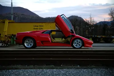 Lamborghini Diablo 1ère Génération — La légende des années 90 en Rosso Diablo, 1100 km seulement — Miniatur 12