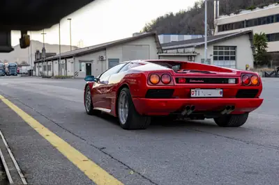 Lamborghini Diablo 1ère Génération — La légende des années 90 en Rosso Diablo, 1100 km seulement — Miniatur 10
