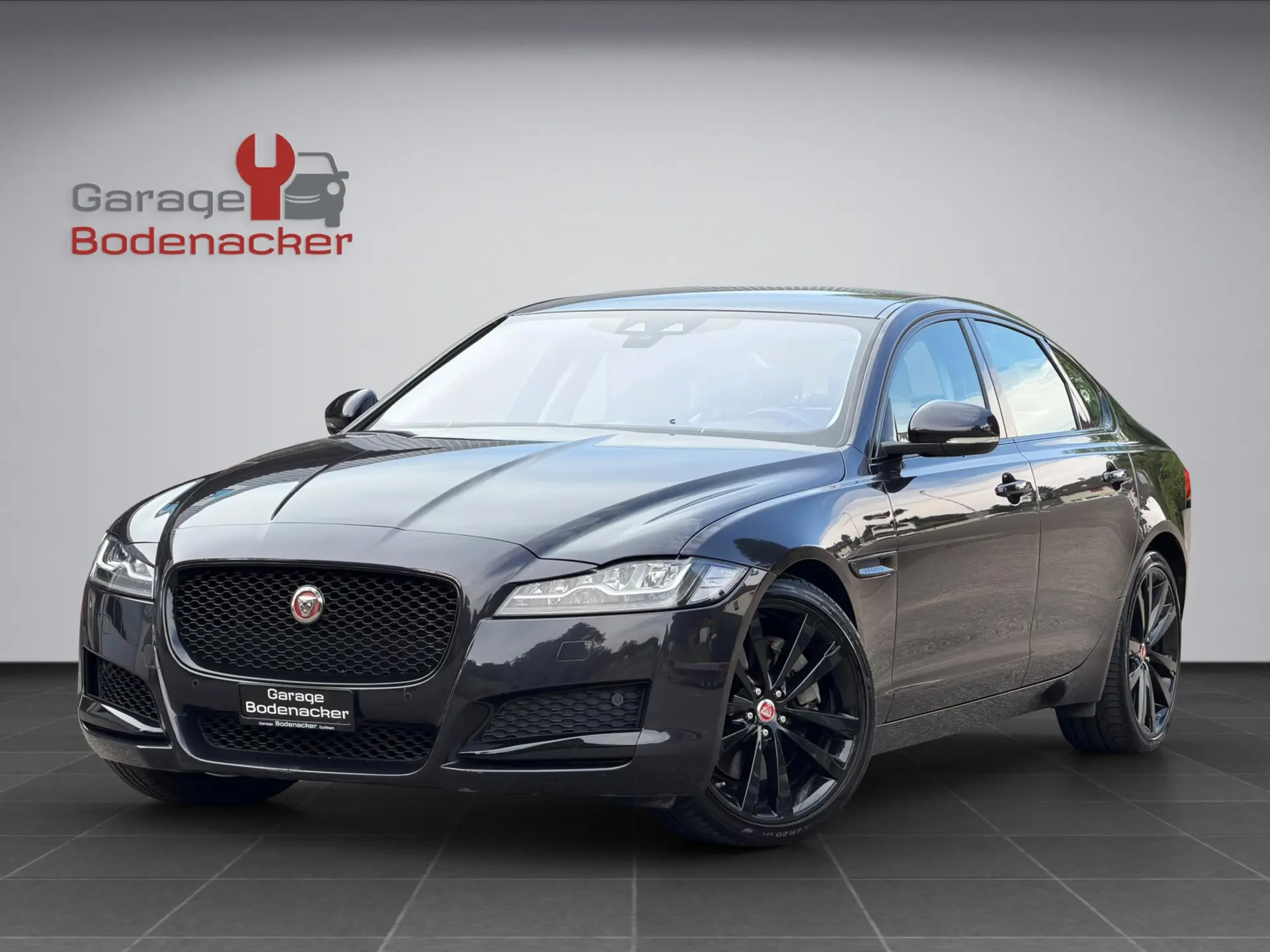 Jaguar XF 30d Portfolio — Berline diesel V6 300 ch, entretien récent, garantie 1 an