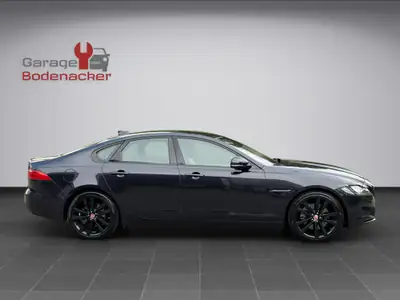 Jaguar XF 30d Portfolio — Berline diesel V6 300 ch, entretien récent, garantie 1 an — détail