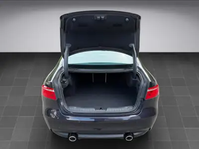Jaguar XF 30d Portfolio — Berline diesel V6 300 ch, entretien récent, garantie 1 an — Miniature 17
