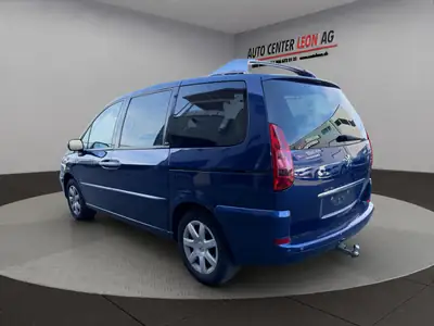 Peugeot 807 2.2 HDi — Monospace 7 places fiable, attelage et climatisation — intérieur