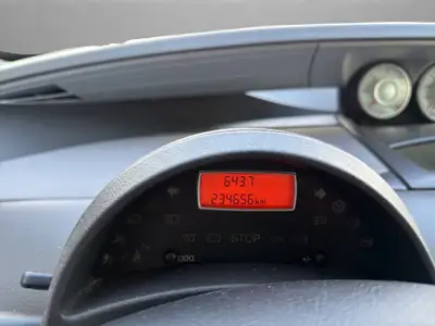 Peugeot 807 2.2 HDi — Monospace 7 places fiable, attelage et climatisation — Miniature 11