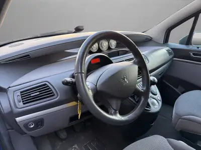 Peugeot 807 2.2 HDi — Monospace 7 places fiable, attelage et climatisation — Miniature 10
