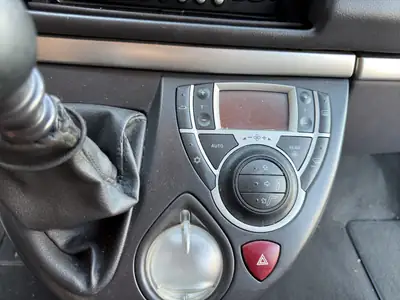 Peugeot 807 2.2 HDi — Monospace 7 places fiable, attelage et climatisation — Miniature 16