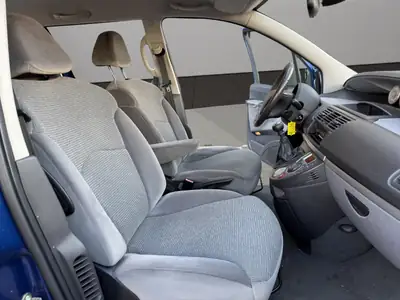 Peugeot 807 2.2 HDi — Monospace 7 places fiable, attelage et climatisation — Miniature 17