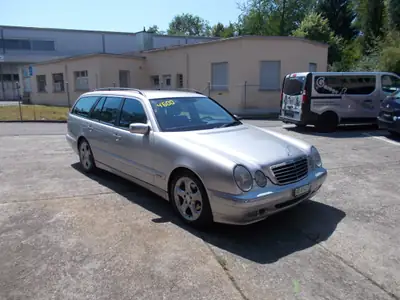 Mercedes-Benz E 240 V6 T — Berline de prestige, moteur essence performant et spacieuse — Seitenansicht
