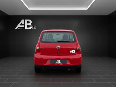 VW Fox 1.4 — Citadine pétillante rouge métallisée, entretien à jour — intérieur