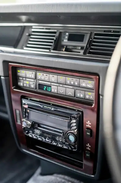 Toyota Century VG40 V8 4.0 — Légendaire limousine JDM, état collecteur — Miniature 9