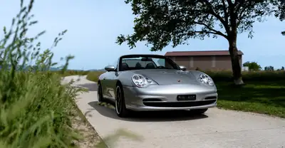 Porsche 911 Carrera 2 Cabriolet — 320 ch, roadster mythique, toile électrique — Heckansicht
