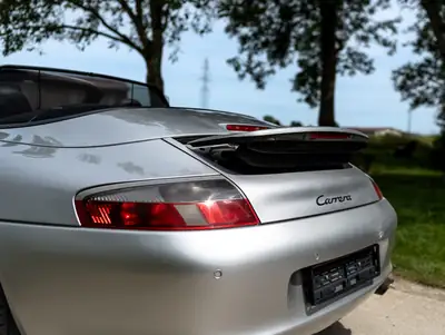 Porsche 911 Carrera 2 Cabriolet — 320 ch, roadster mythique, toile électrique — Detail