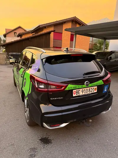 Nissan Qashqai 1.7 dCi N-Tec 4x4 — SUV robuste, équipé 8 roues complètes et sièges chauffants — Seitenansicht