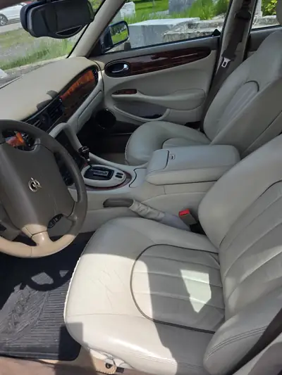 Daimler V8 Kurzversion 1999 — Berline de prestige anglaise, certificat d'authenticité officiel — fianco