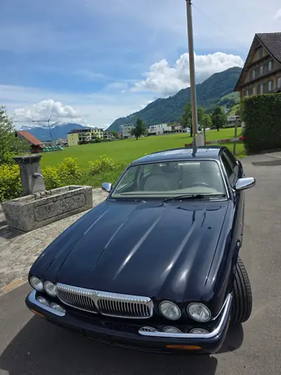 Daimler V8 Kurzversion 1999 — Berline de prestige anglaise, certificat d'authenticité officiel — Miniatura 9