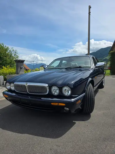 Daimler V8 Kurzversion 1999 — Berline de prestige anglaise, certificat d'authenticité officiel — Miniatura 10