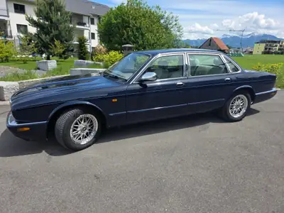 Daimler V8 Kurzversion 1999 — Berline de prestige anglaise, certificat d'authenticité officiel — Miniatura 11