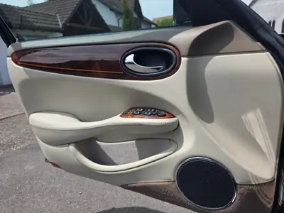 Daimler V8 Kurzversion 1999 — Berline de prestige anglaise, certificat d'authenticité officiel — Miniatura 18