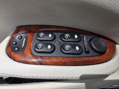 Daimler V8 Kurzversion 1999 — Berline de prestige anglaise, certificat d'authenticité officiel — Miniatura 17