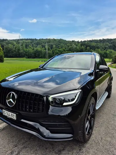Mercedes-Benz GLC 220 d AMG Line — SUV premium diesel, équipement haut de gamme et faible kilométrage — exterior view