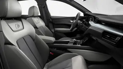 Audi e-tron Sportsback 55 quattro S-line — SUV électrique premium, 49'000 km seulement — cruscotto