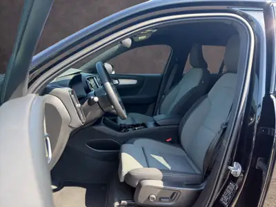 Volvo XC40 2.0 B4 MH Plus Dark — Hybride léger, design suédois, 30 000 km — Miniature 9