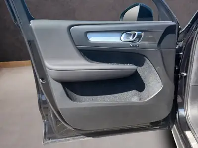 Volvo XC40 2.0 B4 MH Plus Dark — Hybride léger, design suédois, 30 000 km — Miniature 11