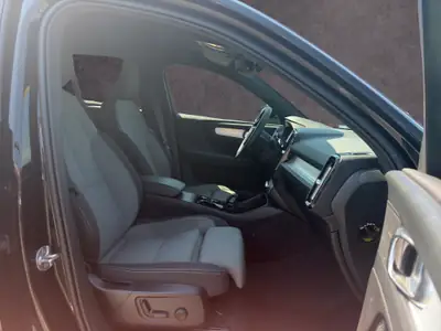 Volvo XC40 2.0 B4 MH Plus Dark — Hybride léger, design suédois, 30 000 km — Miniature 15