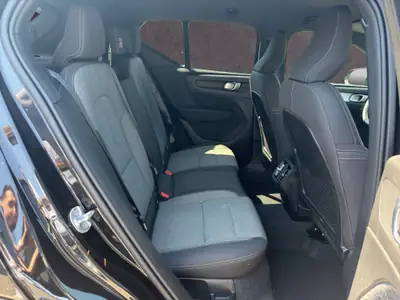 Volvo XC40 2.0 B4 MH Plus Dark — Hybride léger, design suédois, 30 000 km — Miniature 16