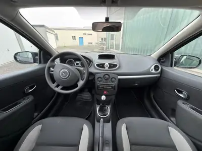 Renault Clio 1.2 16V Expression — Citadine fiable, entretien neuf, équipée Apple CarPlay — intérieur