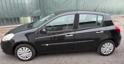 Renault Clio 1.2 16V Expression — Citadine fiable, entretien neuf, équipée Apple CarPlay — tableau de bord
