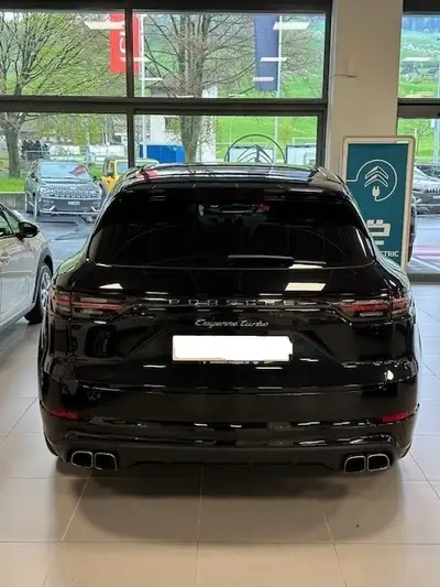 Porsche Cayenne 4.0 V8 Turbo — 550 ch de pure performance, historique sans sinistre — rear view