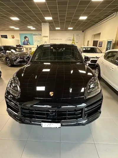 Porsche Cayenne 4.0 V8 Turbo — 550 ch de pure performance, historique sans sinistre — side view