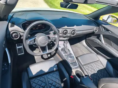Audi TT Roadster 2.0 TFSI Quattro — Cabriolet sportif affranchi, entretien récent — Detail