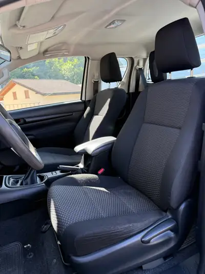 Toyota HI-LUX 2.4D-4D Comfort Extra Cab 4x4 — Utilitaire robuste, expertise complète incluse — Miniature 12