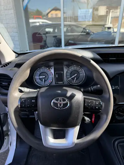 Toyota HI-LUX 2.4D-4D Comfort Extra Cab 4x4 — Utilitaire robuste, expertise complète incluse — Miniature 10