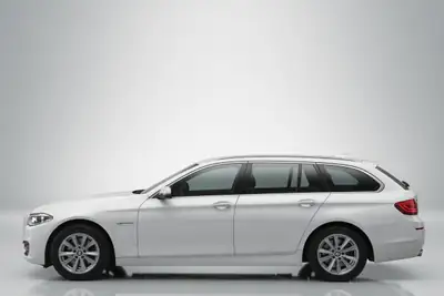 BMW 520d Touring xDrive — Break diesel efficace, entretien économique, 127 900 km — côté